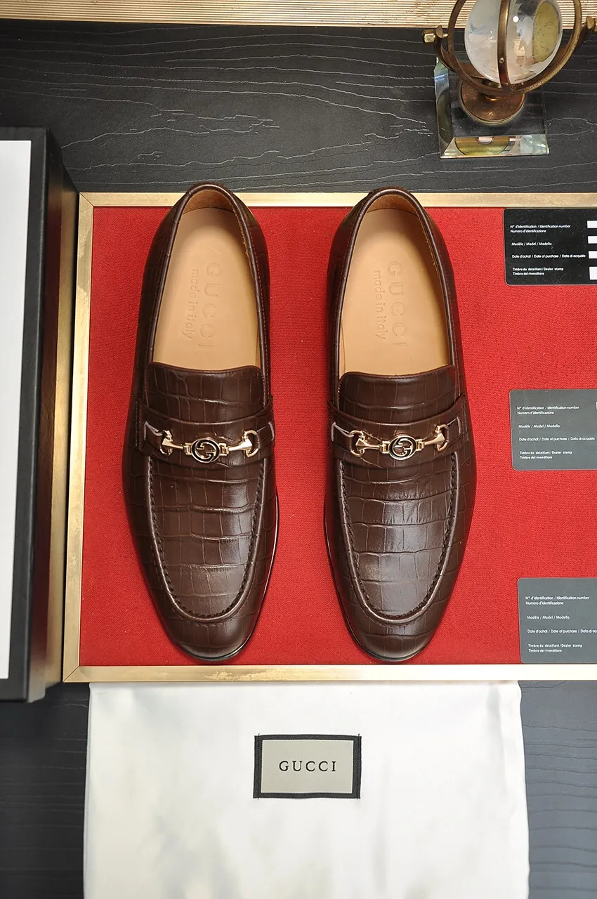 Men's shoes💰500💶Italy's top luxury men's shoe giant (GUCCI) (Gucci) (full cowhide lining) new arrival🍃Original European style🔰 Pleasant to the eye😍In order to make the shoes more durable and non-deformable🌀The production continues to follow traditional methods but there is still no lack of innovation💪Choose original sheepskin for the leather♻️ Smooth and natural And extra bright ⭐Made of imported cowhide, the first choice of rich people 38-45 (45 customized)